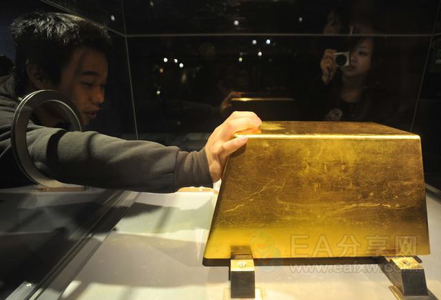 美联储发出加息强音，美媒：超千吨黄金运抵中国，存在清仓美债可能！
